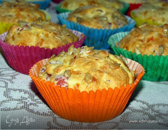 Сырные маффины с копченым мясом и семечками Сырные маффины с копченым мясом и семечками