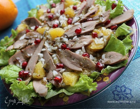 Салат с утиной грудкой, рисом и апельсинами