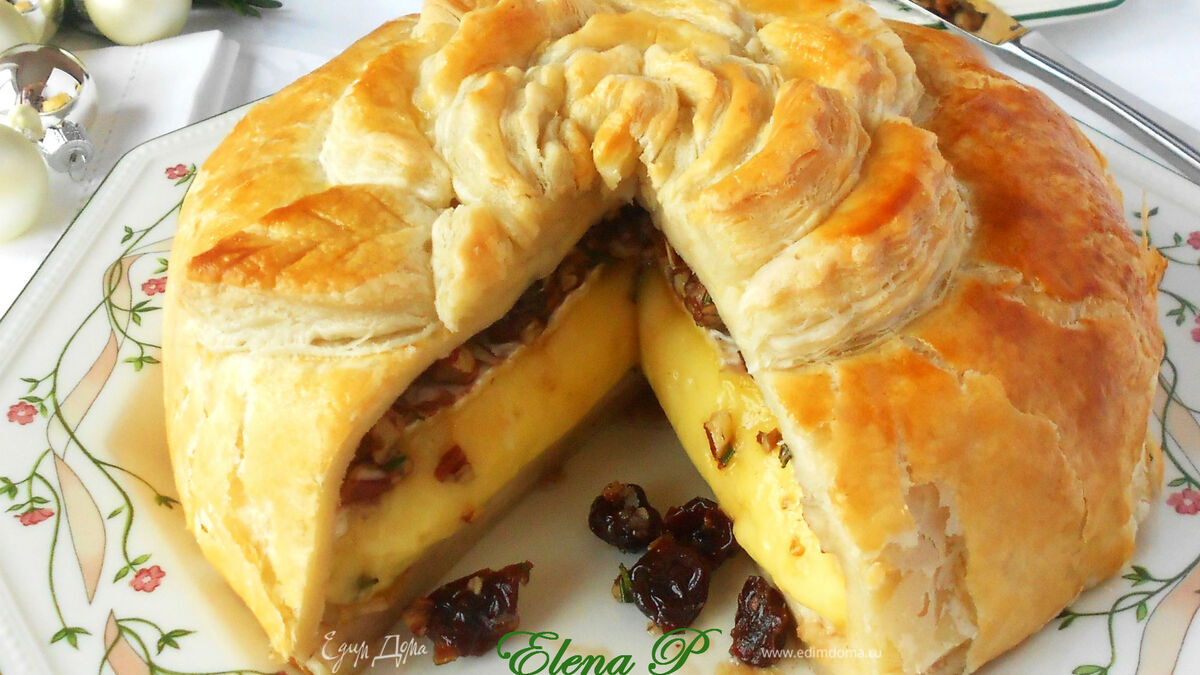 Пирог с сыром бри