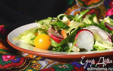 Рецепт Зеленый салат с мангольдом, редисом и помидорами черри