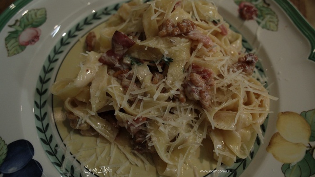 Паста с орехами, беконом и тимьяном