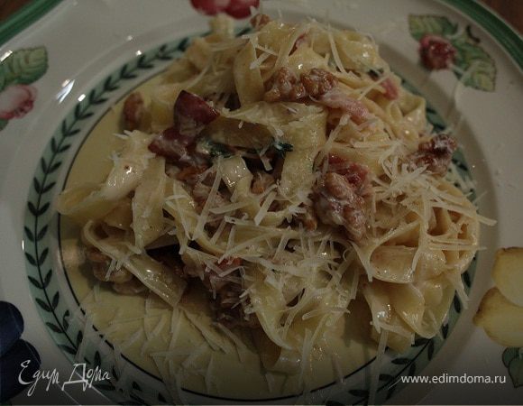 Паста с орехами, беконом и тимьяном Паста с орехами, беконом и тимьяном