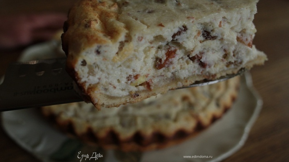 Творожник с изюмом и миндалем