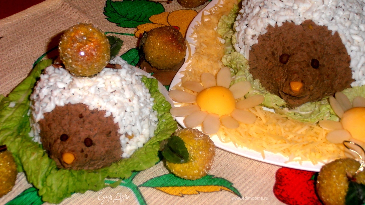 "ежики на поляне" (паштет из печени)