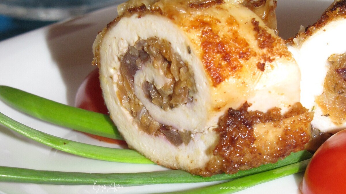 Куринные рулетики с начинкой из слив
