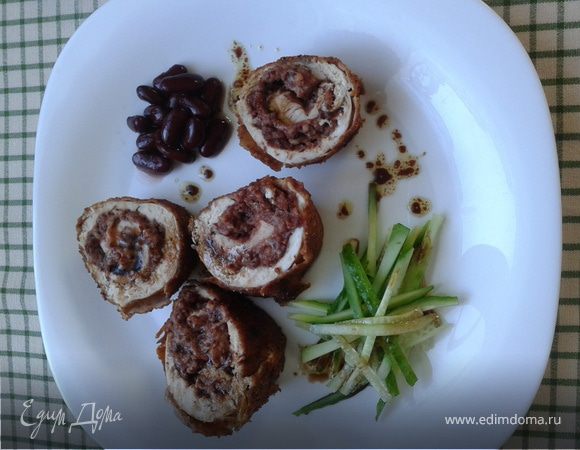 Куриная грудка, фаршированная фасолью с беконом Куриная грудка, фаршированная фасолью с беконом