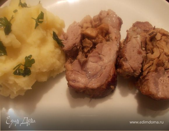 мясной рулет с грибной начинкой