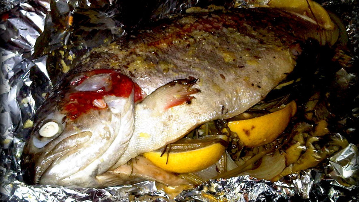 Запеченная рыба "РОЖДЕСТВЕНСКИЕ ЦВЕТА"