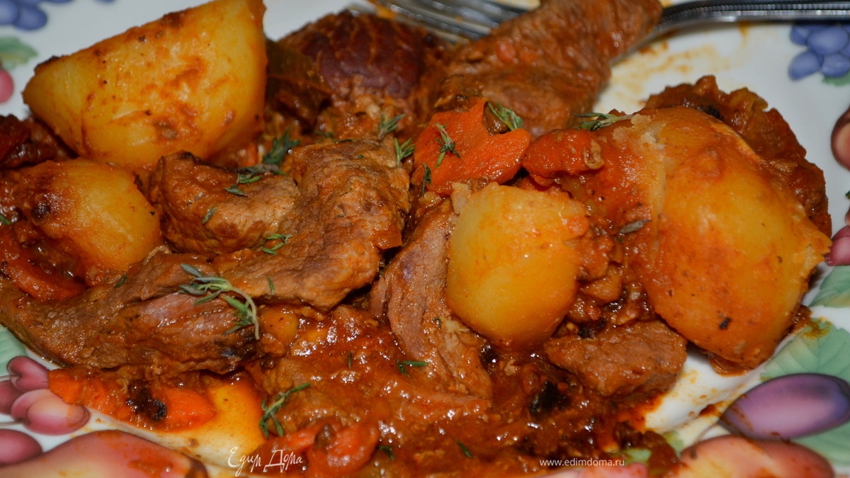 Говядина, тушенная с овощами в пиве