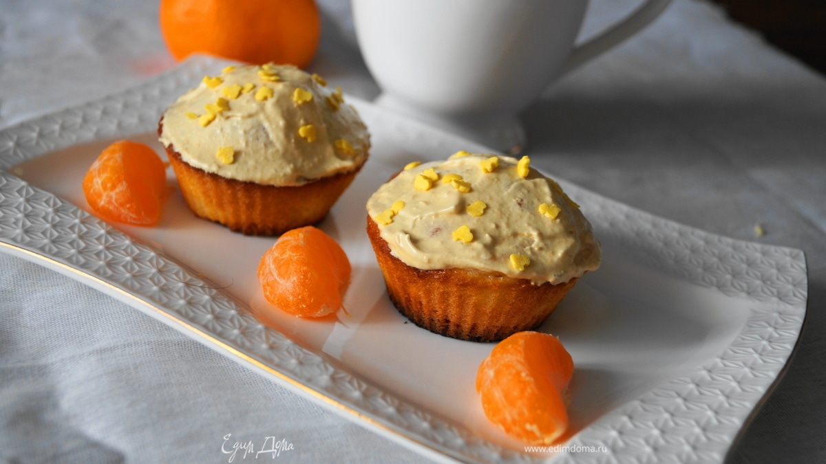 Рождественские кексики с мандаринами и карамельным кремом
