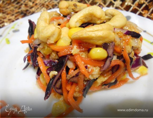 Салат с  курицей и кешью 