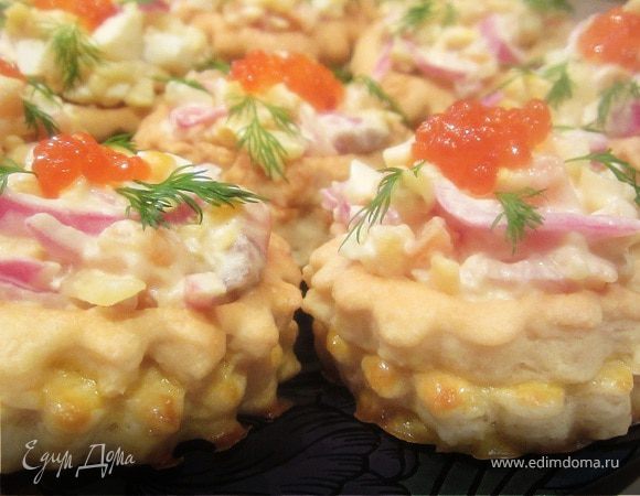 Закусочные волованы с форелью и  маринованным красным  луком "На седьмом небе"