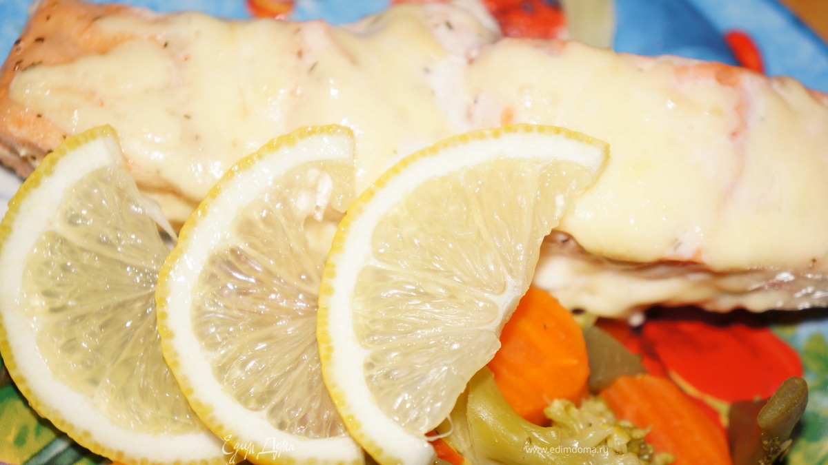 Семга, запеченная в кефире