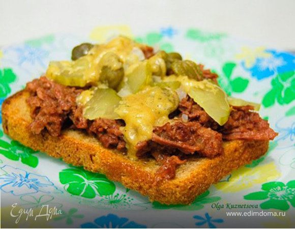 Бутерброд с тушенкой