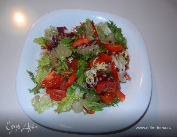 Легкий салат с черри и гранатом