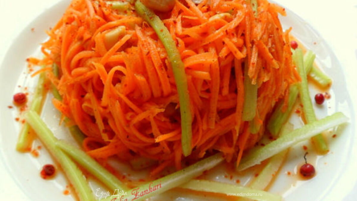 Салат из моркови, сельдерея и маринованного чеснока