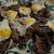 Бараньи ребрышки с салатом и перепелиными яйцами