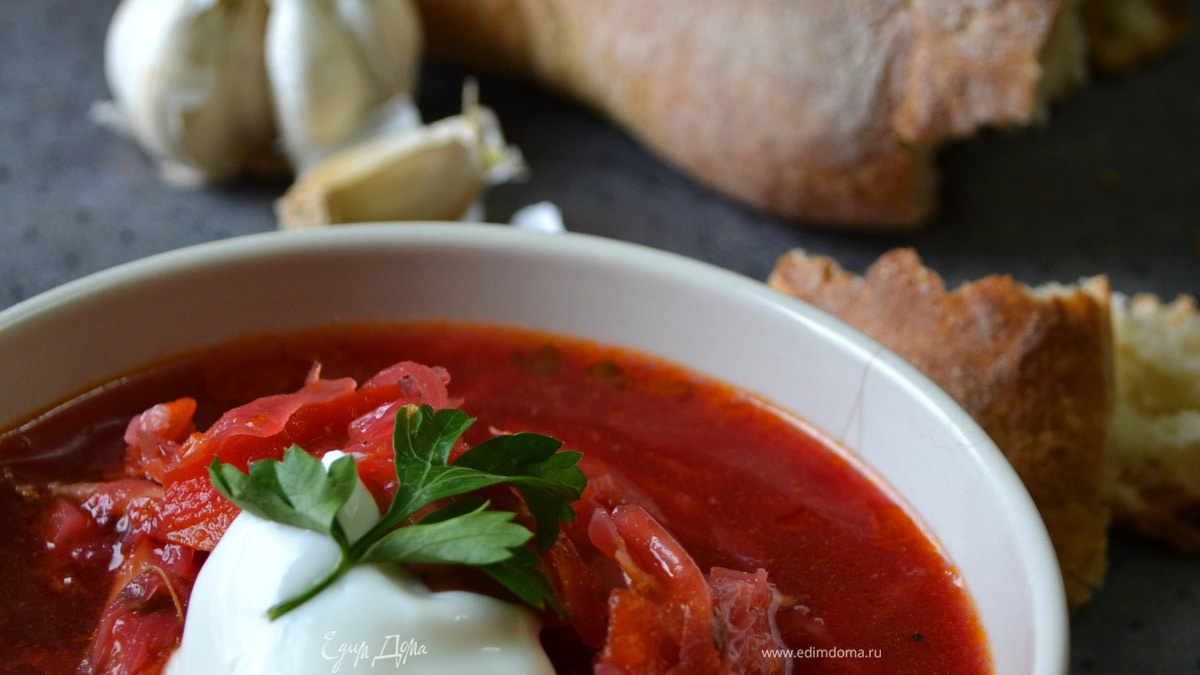 Борщ с курицей и свежей капустой