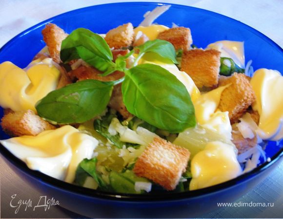 Салат из индейки с сухариками и ананасом Салат из индейки с сухариками и ананасом