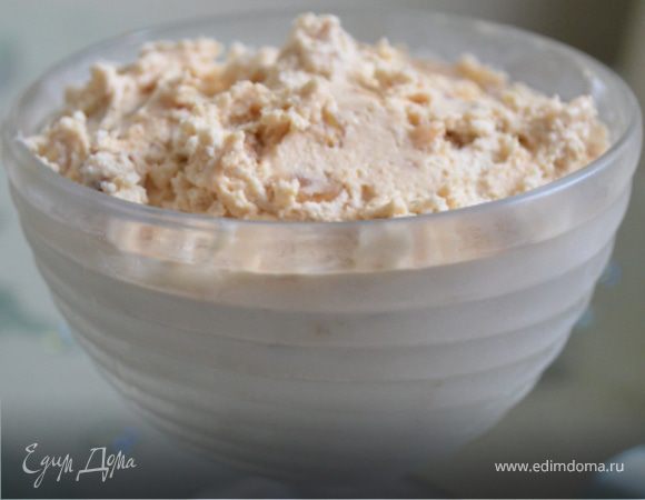 Мороженое с нугой, ромовым изюмом и карамельными орешками