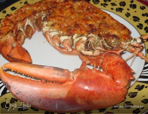 Омар, фаршированный мясом креветок с томатным соусом Омар, фаршированный мясом креветок с томатным соусом
