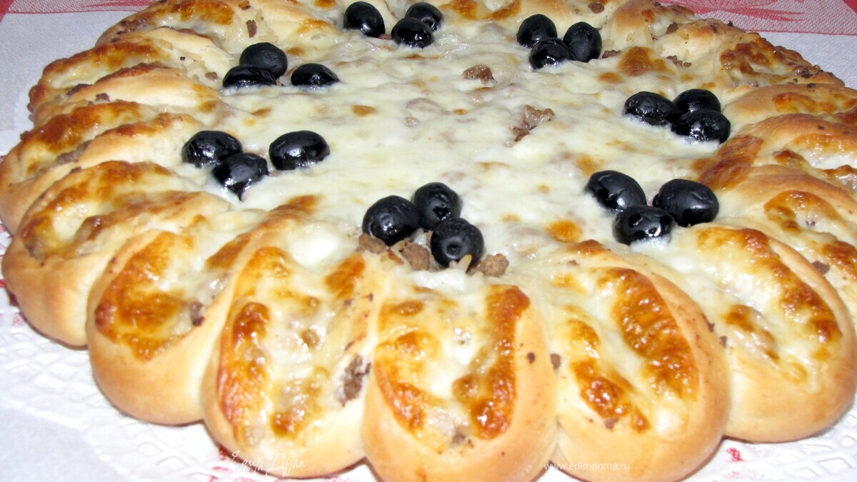 Мясной пирог "Ромашка"