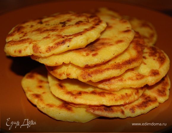 Арепас де кесо (кукурузные лепешки с сыром)