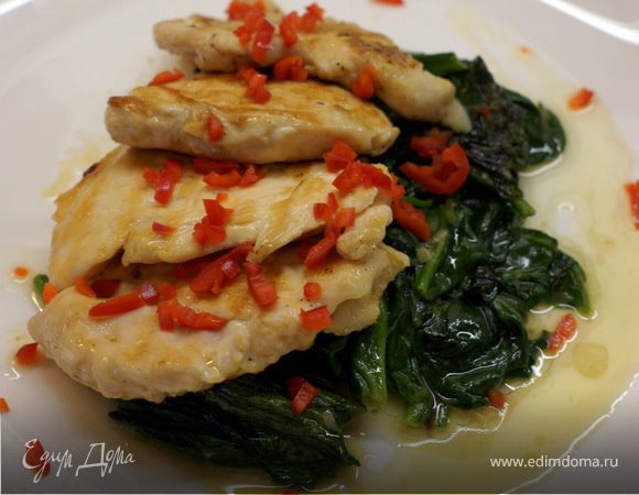 Куриное филе на подушке из шпината Куриное филе на подушке из шпината