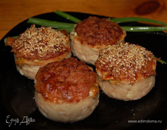 Бочки и грибочки из куриного фарша с начинкой Бочки и грибочки из куриного фарша с начинкой
