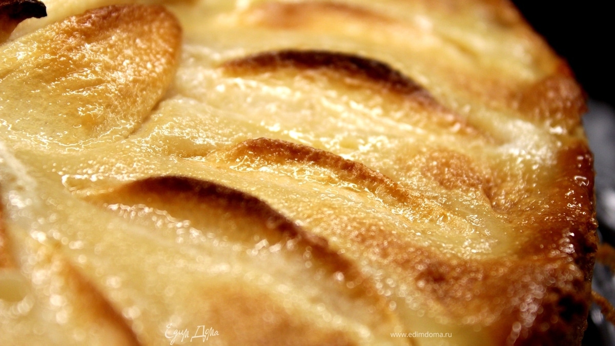 Яблочный тарт с карамельным кремом