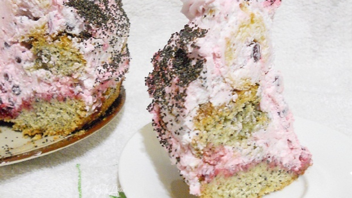 Бисквитный торт с клюквой