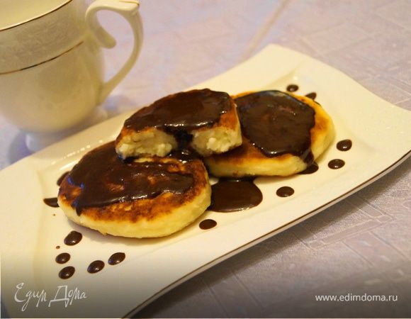 Ванильные сырники с шоколадным соусом