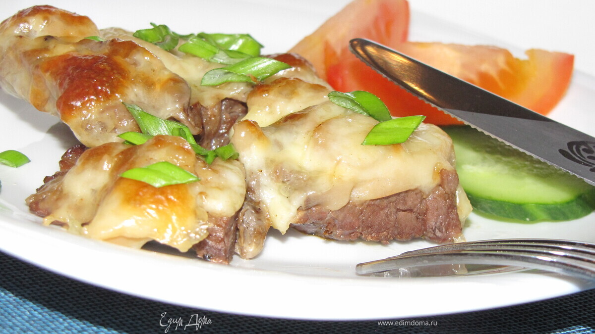 Отбивная с сыром и грибами