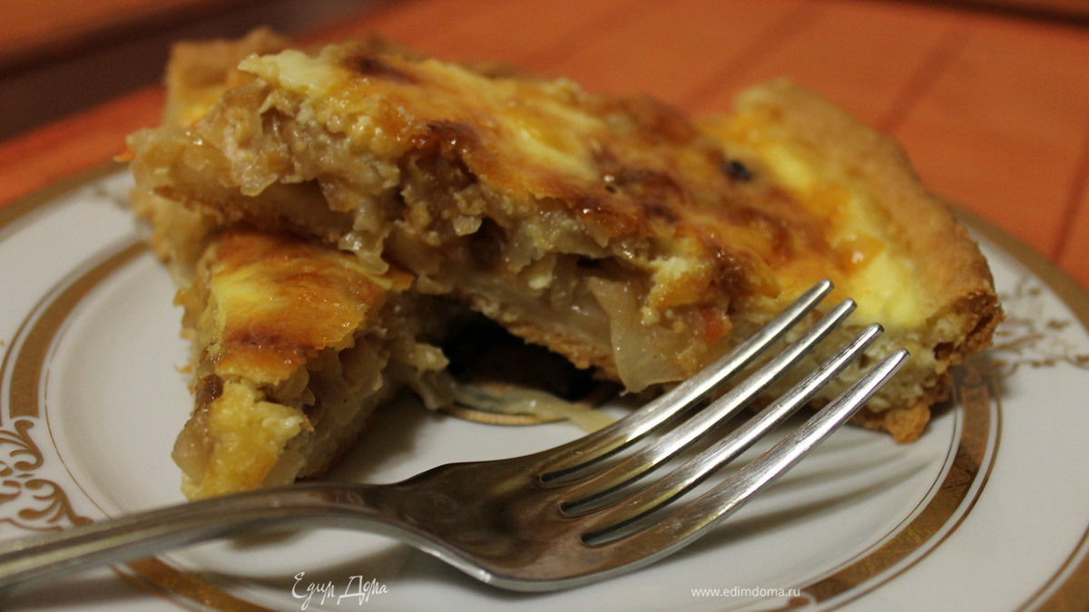 Луковый пирог с квашеной капустой