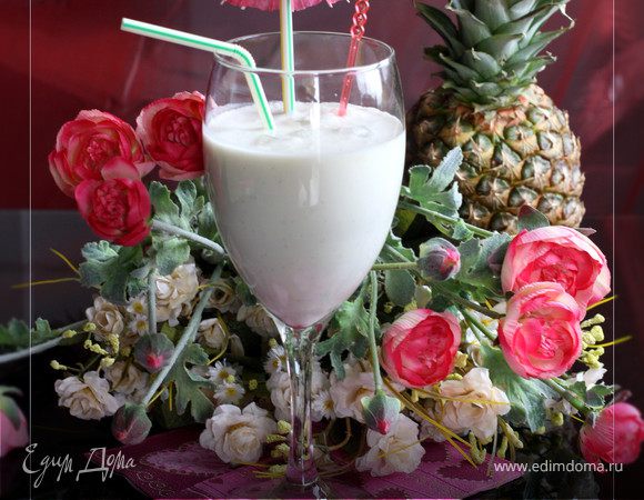 Ласси из ананаса с имбирным соком и кокосовым молоком