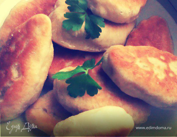 Пирожки с яйцом и луком