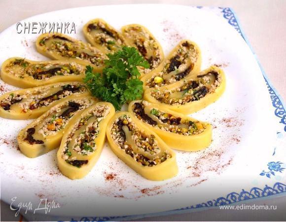 Сырный рулет с курицей, фисташками и черносливом Сырный рулет с курицей, фисташками и черносливом