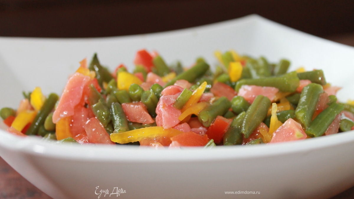 Фасолевый салат с лососем