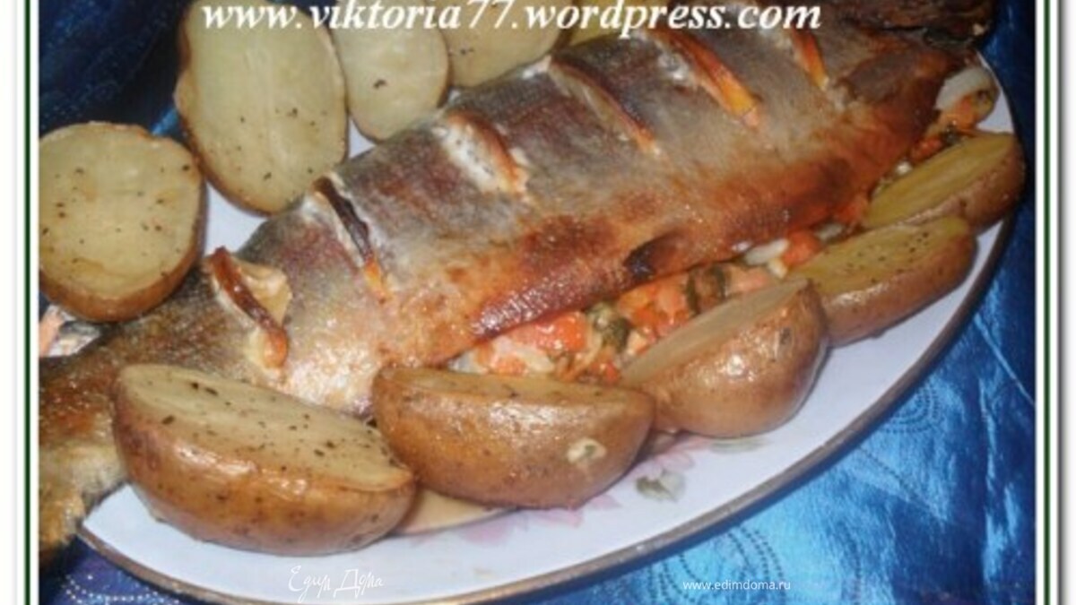 Фаршированная форель, запеченная целиком
