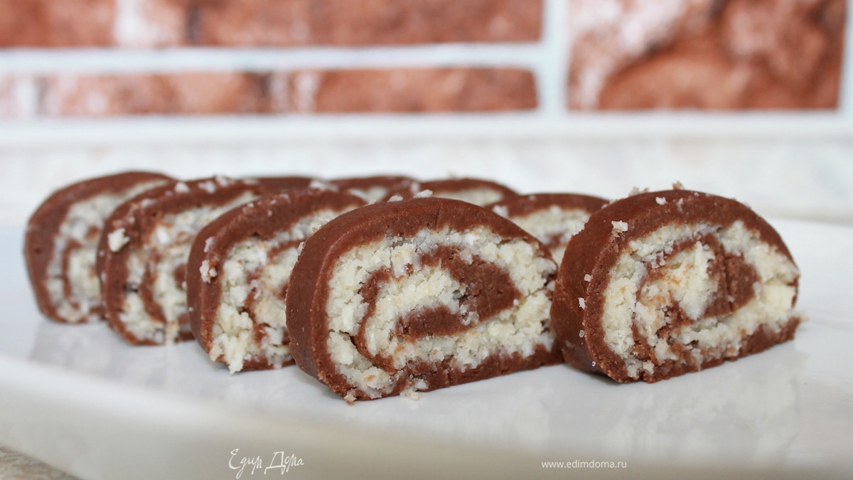 Шоколадно-кокосовый рулет