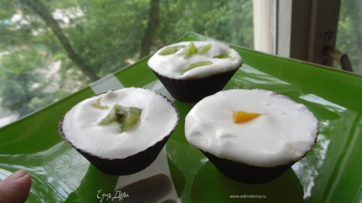 Фрукты в облаках