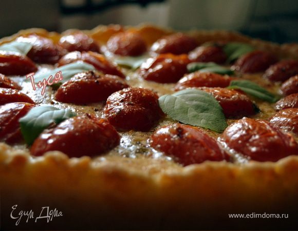 Пирог с карамелизированным чесноком и помидорами черри Пирог с карамелизированным чесноком и помидорами черри