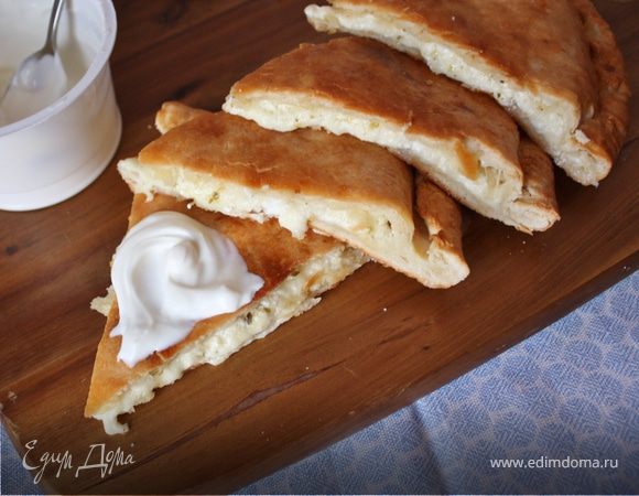 Лепешка с моцареллой, фетой и орегано