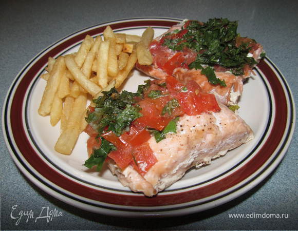 Филе лосося с луком-шалотом и томатами от Джулии Чайлд Филе лосося с луком-шалотом и томатами от Джулии Чайлд