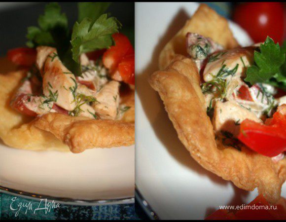 Хрустящие корзиночки с курицей из домашнего слоеного теста Хрустящие корзиночки с курицей из домашнего слоеного теста