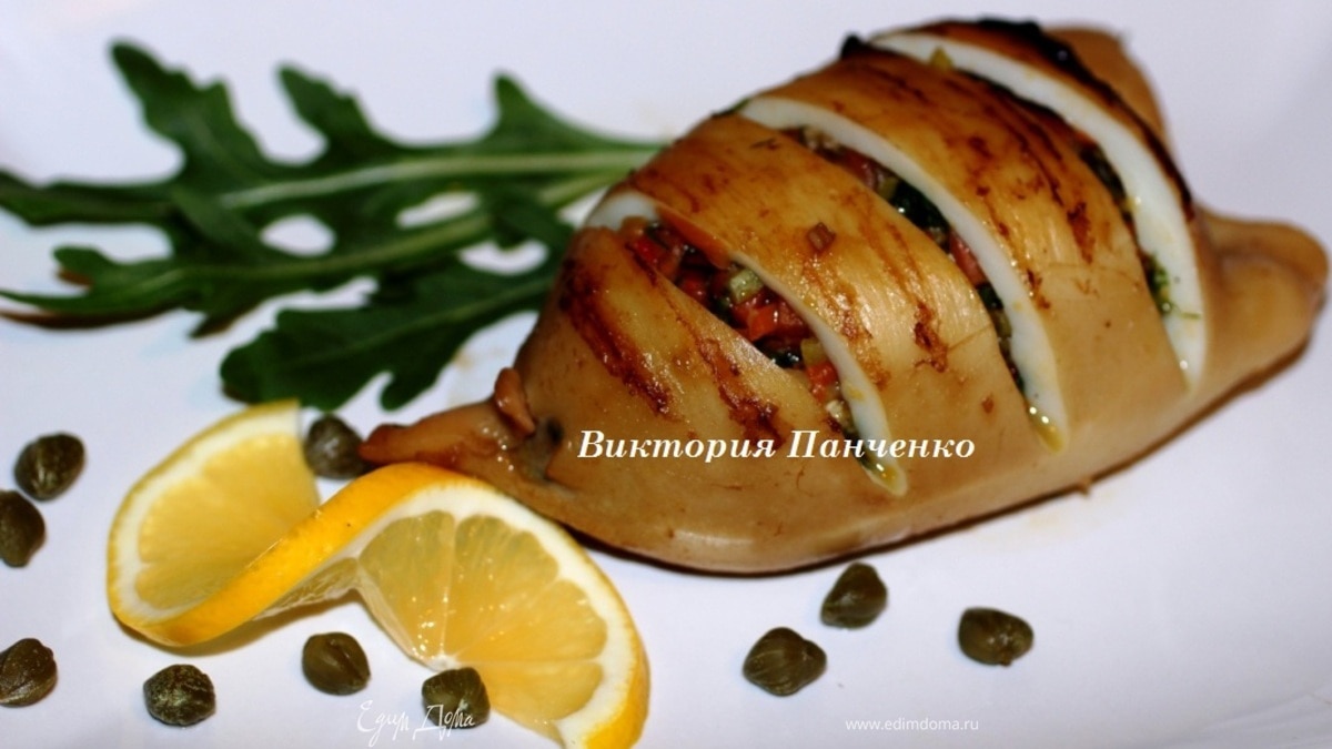 Кальмары, фаршированные овощами