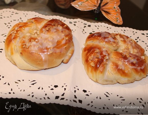 Плюшки с яблоком и сгущенкой