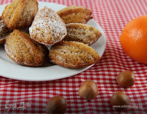 Медовые "мадлен" с фундуком, корицей и апельсиновой цедрой Медовые "мадлен" с фундуком, корицей и апельсиновой цедрой