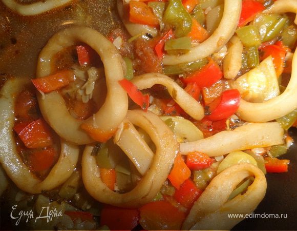 Рагу из красного перца с кальмаром