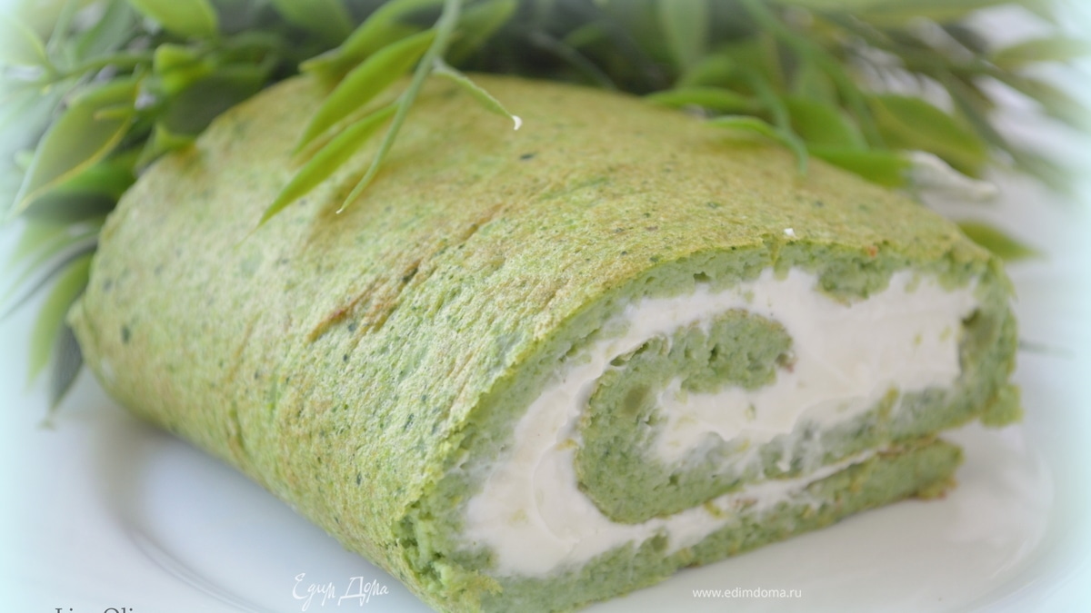 Диетический "зеленый" рулет с пикантной творожной начинкой